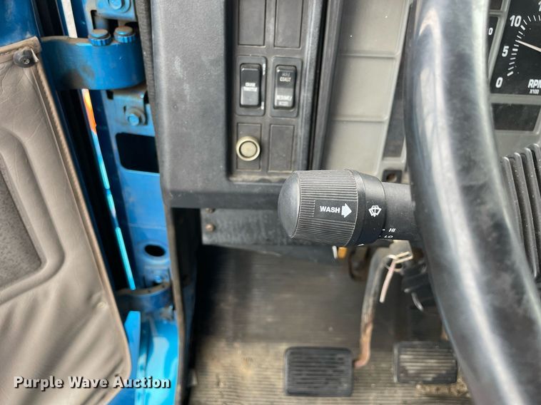 image for item DL3965 1998 International 4700  box truck