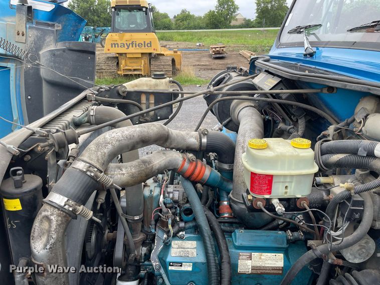 image for item DL3965 1998 International 4700  box truck