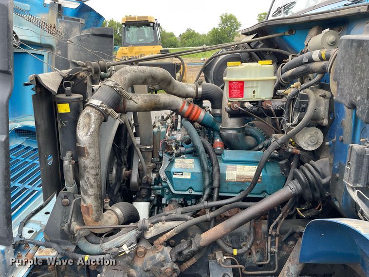 image for item DL3965 1998 International 4700  box truck