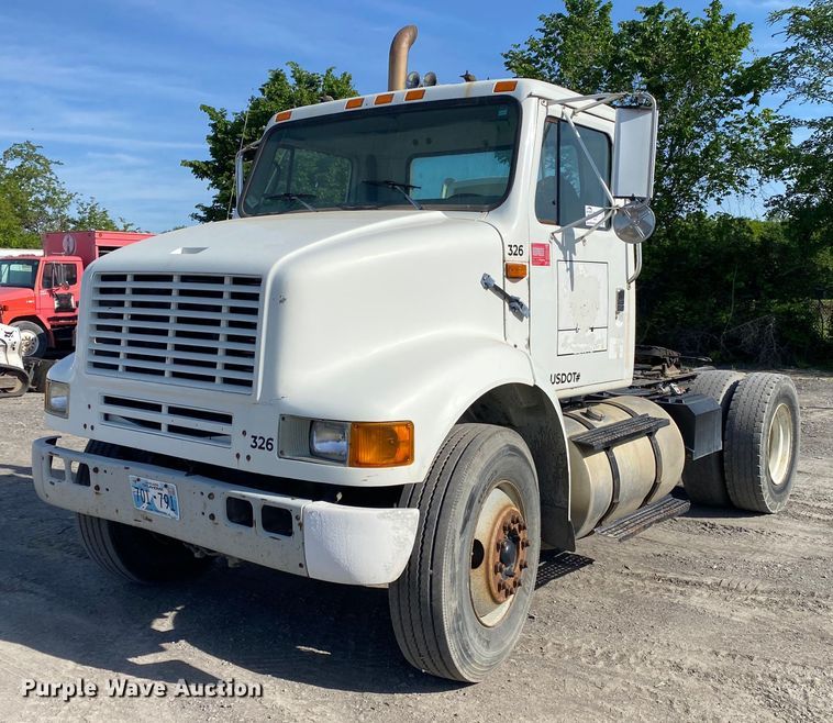 image for item DL7204 1998 International 8100  semi truck