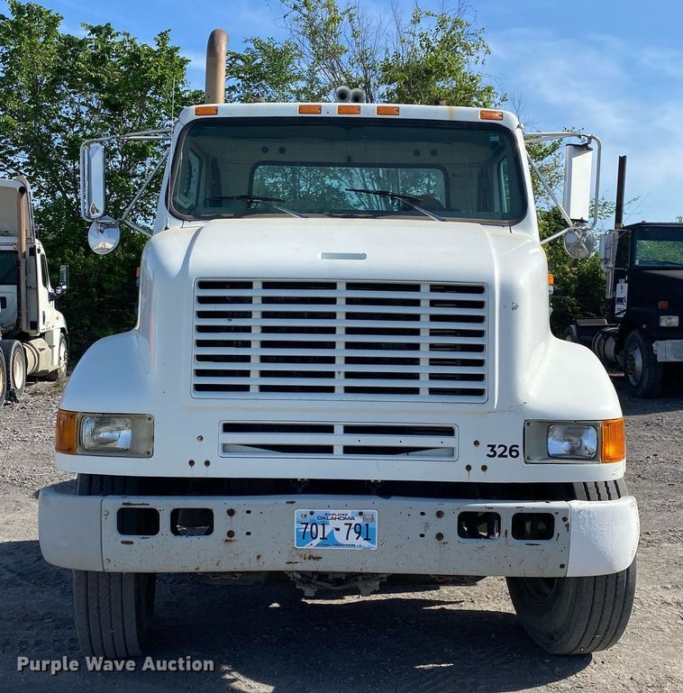 image for item DL7204 1998 International 8100  semi truck