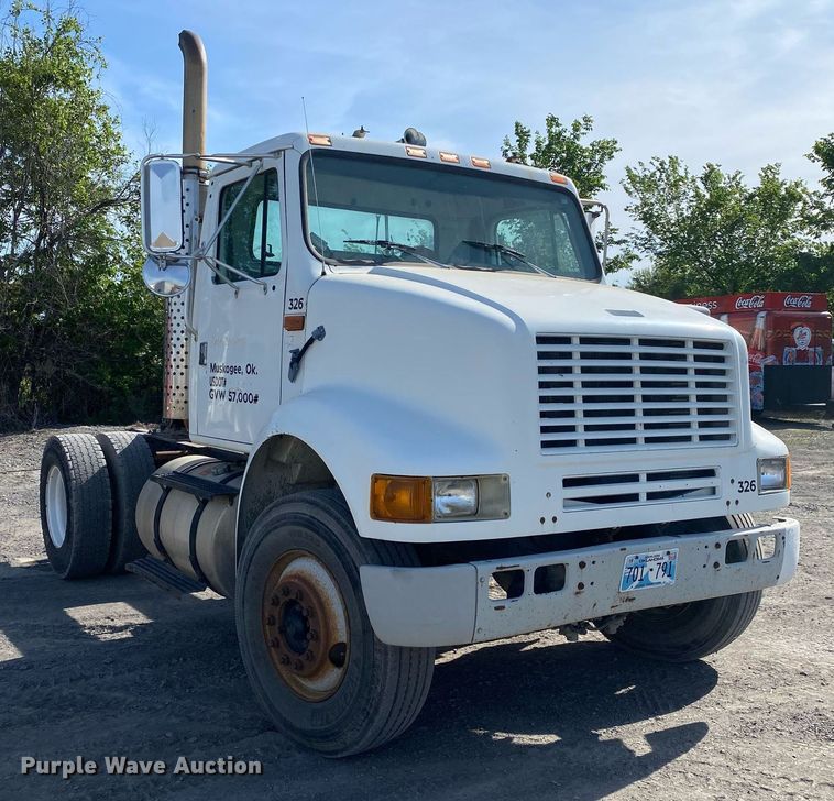 image for item DL7204 1998 International 8100  semi truck