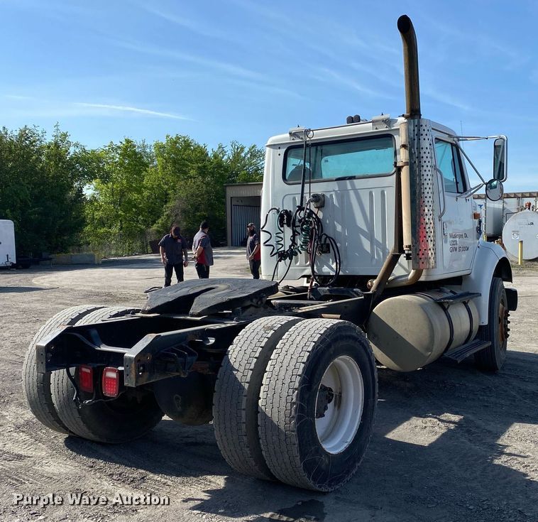 image for item DL7204 1998 International 8100  semi truck