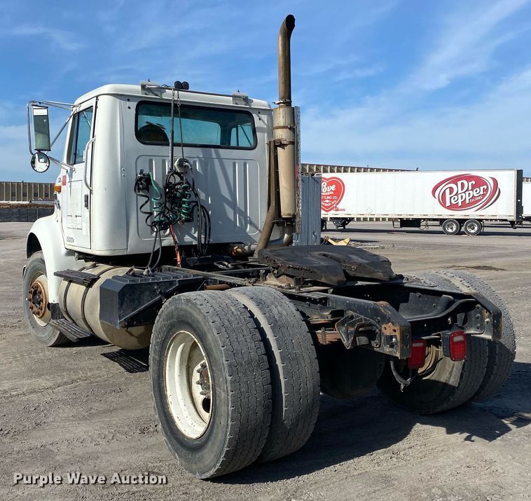 image for item DL7204 1998 International 8100  semi truck