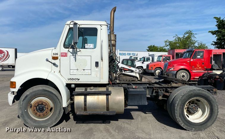 image for item DL7204 1998 International 8100  semi truck