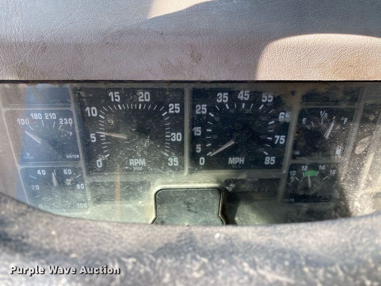 image for item DL7204 1998 International 8100  semi truck