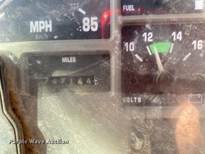 image for item DL7204 1998 International 8100  semi truck