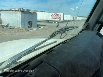 image for item DL7204 1998 International 8100  semi truck