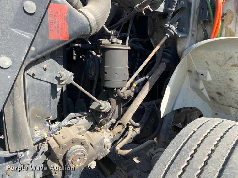 image for item DL7204 1998 International 8100  semi truck