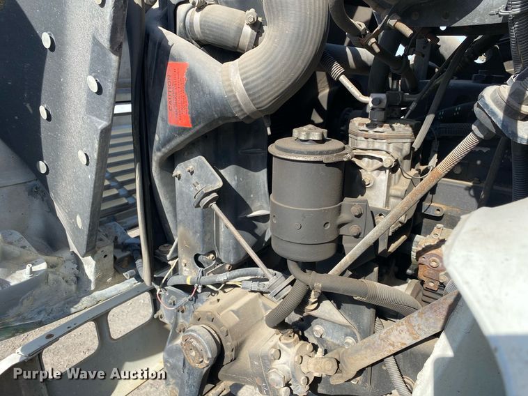 image for item DL7204 1998 International 8100  semi truck