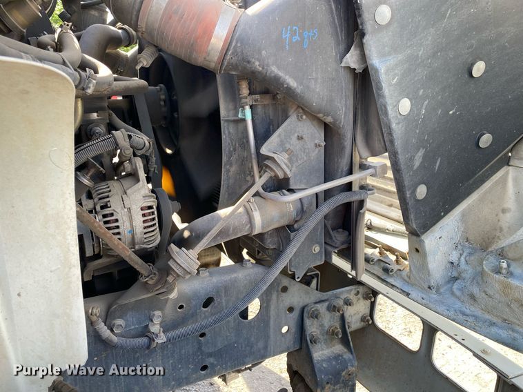 image for item DL7204 1998 International 8100  semi truck