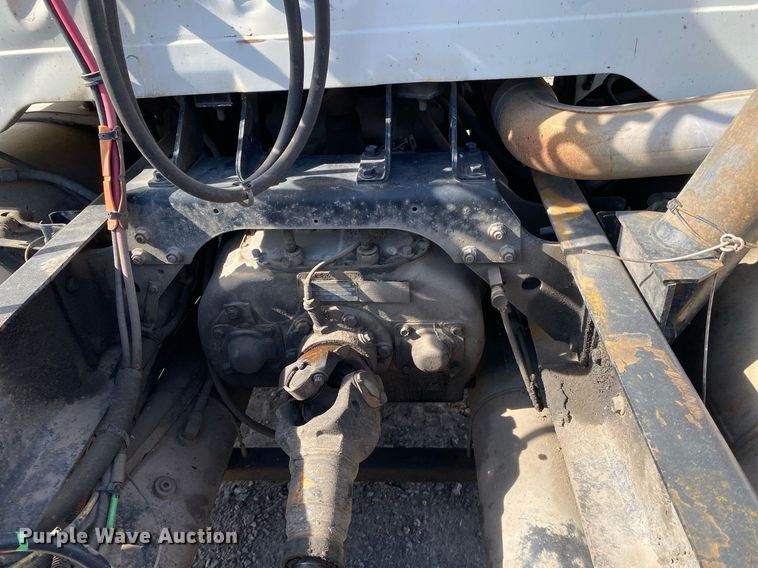 image for item DL7204 1998 International 8100  semi truck