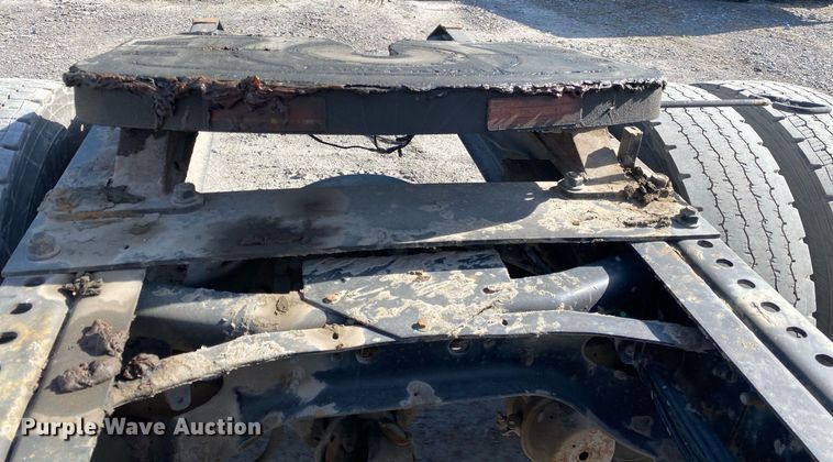 image for item DL7204 1998 International 8100  semi truck