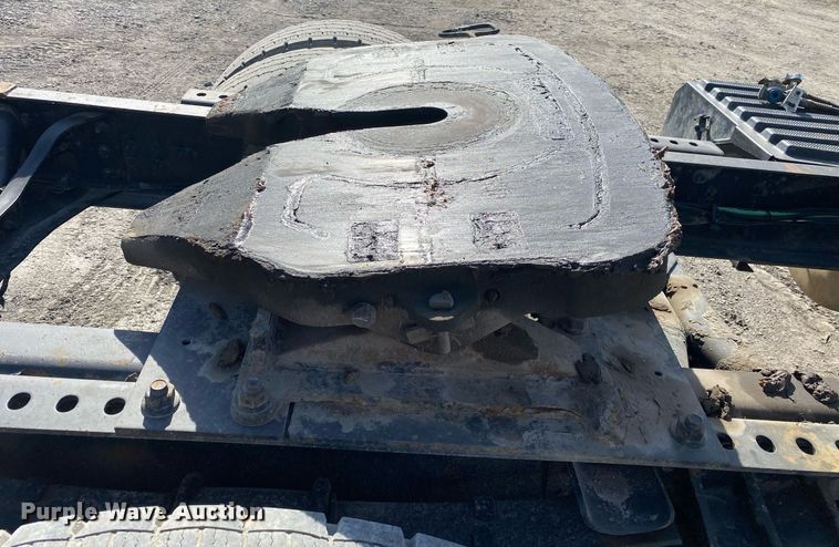 image for item DL7204 1998 International 8100  semi truck