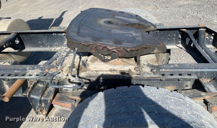 image for item DL7204 1998 International 8100  semi truck