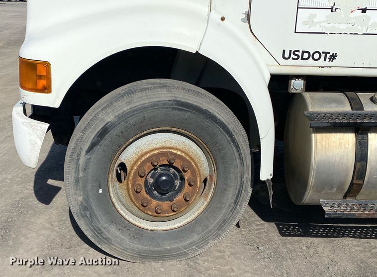image for item DL7204 1998 International 8100  semi truck