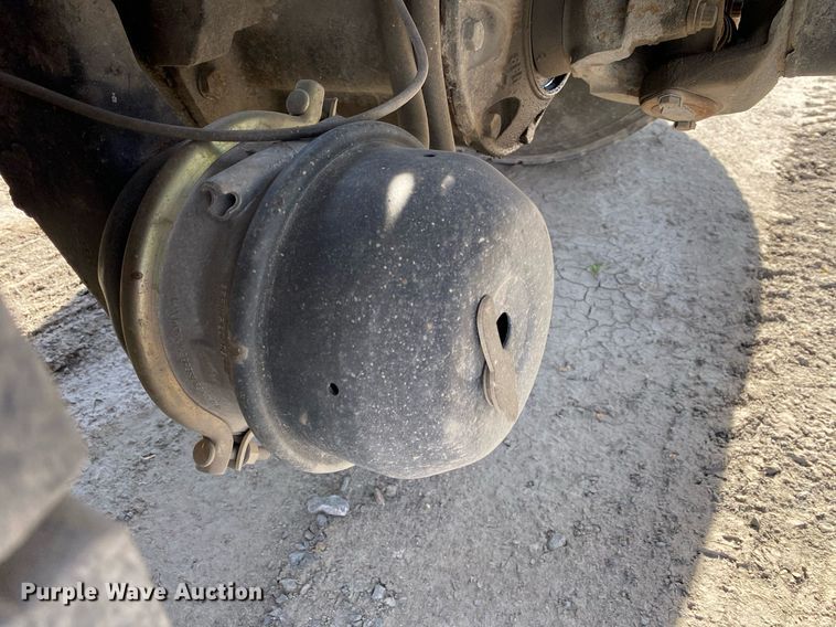 image for item DL7204 1998 International 8100  semi truck