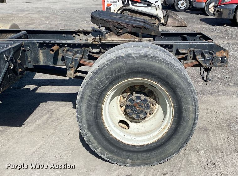 image for item DL7204 1998 International 8100  semi truck