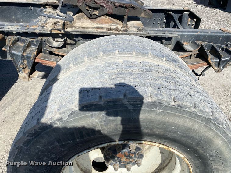 image for item DL7204 1998 International 8100  semi truck