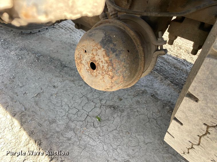 image for item DL7204 1998 International 8100  semi truck