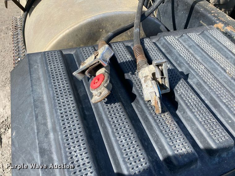 image for item DL7204 1998 International 8100  semi truck