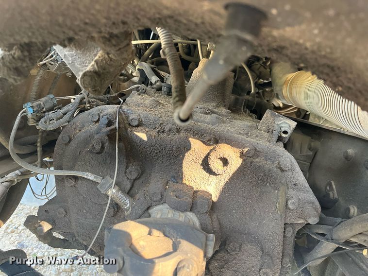 image for item DM1999 2000 Mack CH613  semi truck