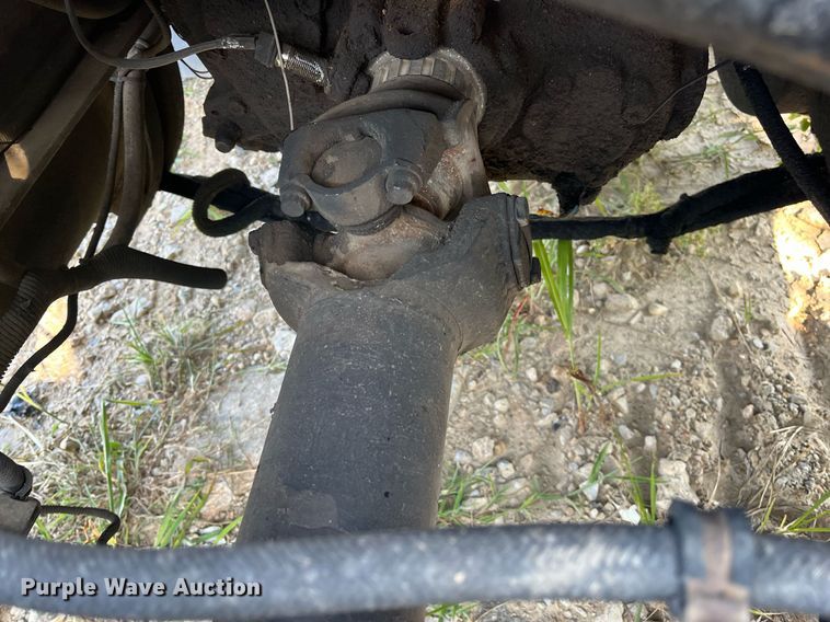 image for item DM1999 2000 Mack CH613  semi truck