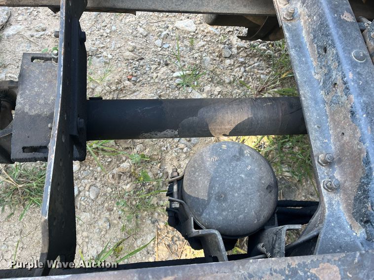 image for item DM1999 2000 Mack CH613  semi truck