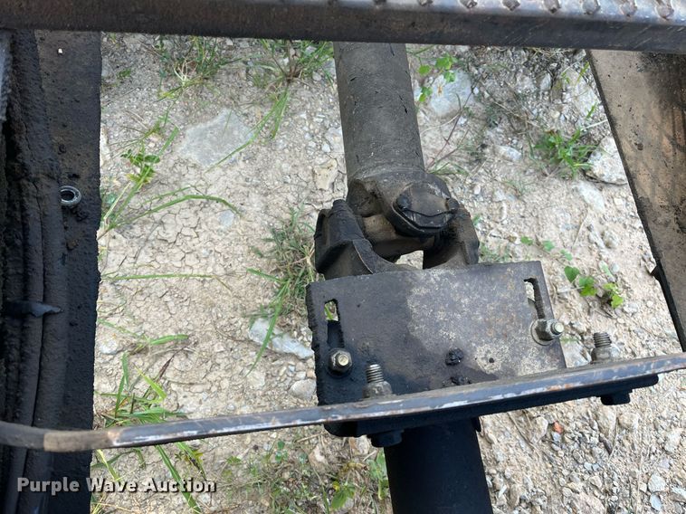 image for item DM1999 2000 Mack CH613  semi truck