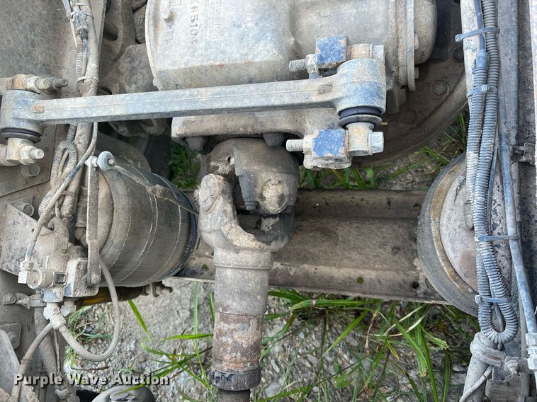 image for item DM1999 2000 Mack CH613  semi truck