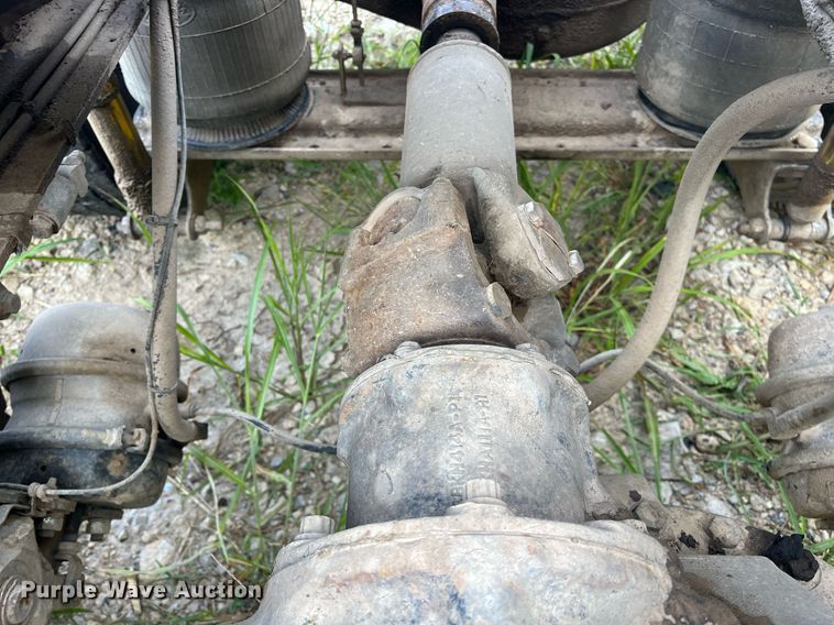 image for item DM1999 2000 Mack CH613  semi truck