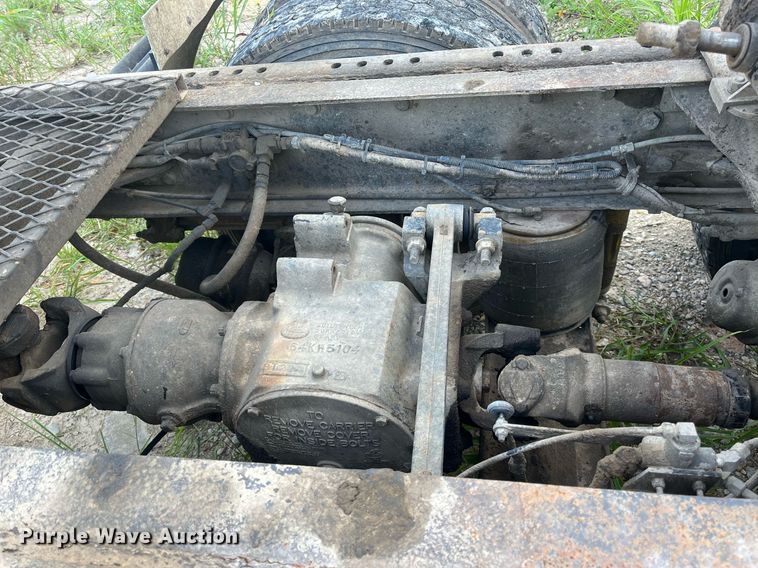 image for item DM1999 2000 Mack CH613  semi truck