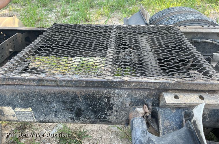 image for item DM1999 2000 Mack CH613  semi truck