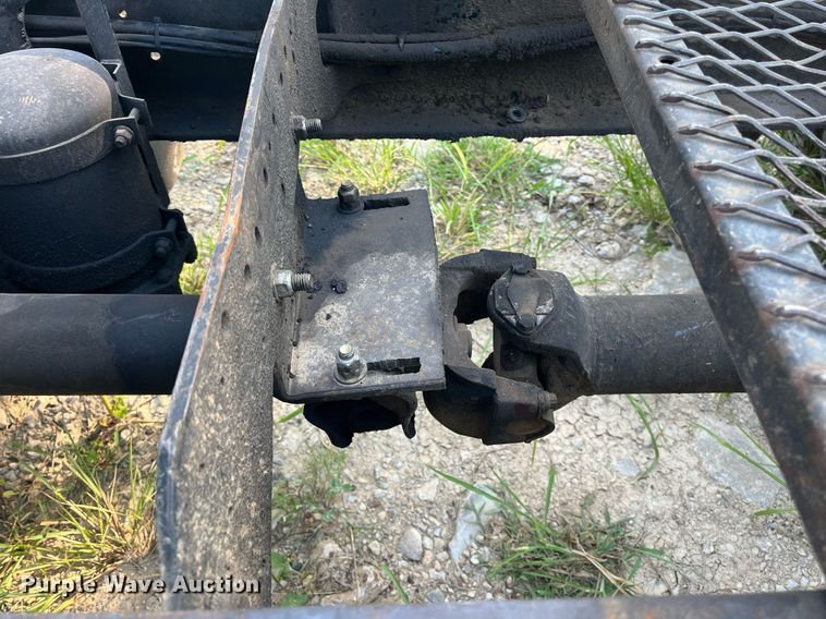 image for item DM1999 2000 Mack CH613  semi truck