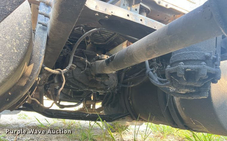 image for item DM1999 2000 Mack CH613  semi truck