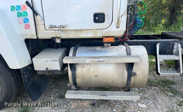 image for item DM1999 2000 Mack CH613  semi truck