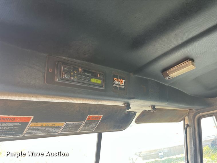 image for item DM1999 2000 Mack CH613  semi truck