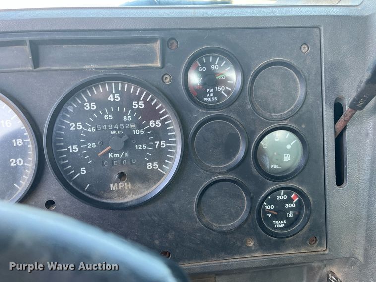 image for item DM1999 2000 Mack CH613  semi truck