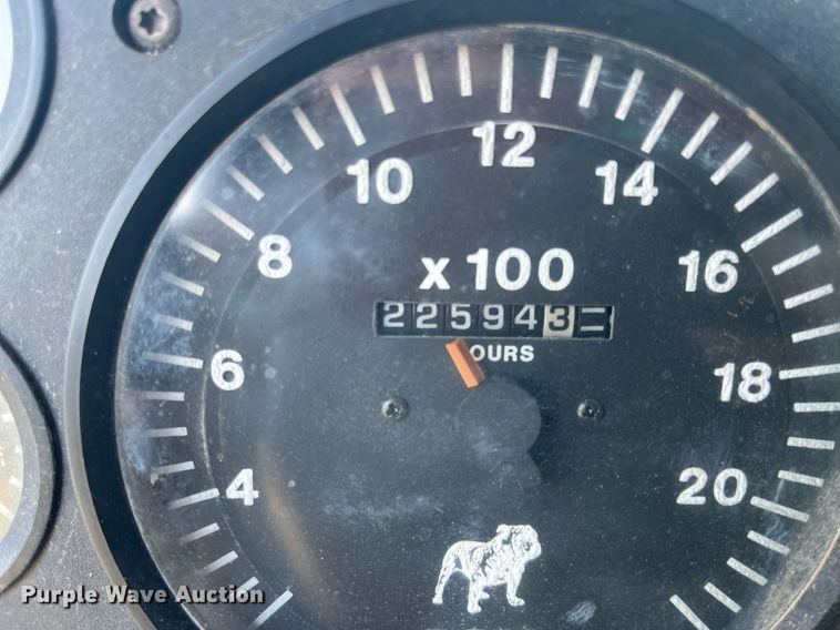 image for item DM1999 2000 Mack CH613  semi truck