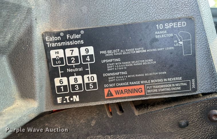 image for item DM1999 2000 Mack CH613  semi truck