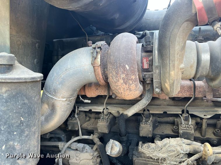 image for item DM1999 2000 Mack CH613  semi truck