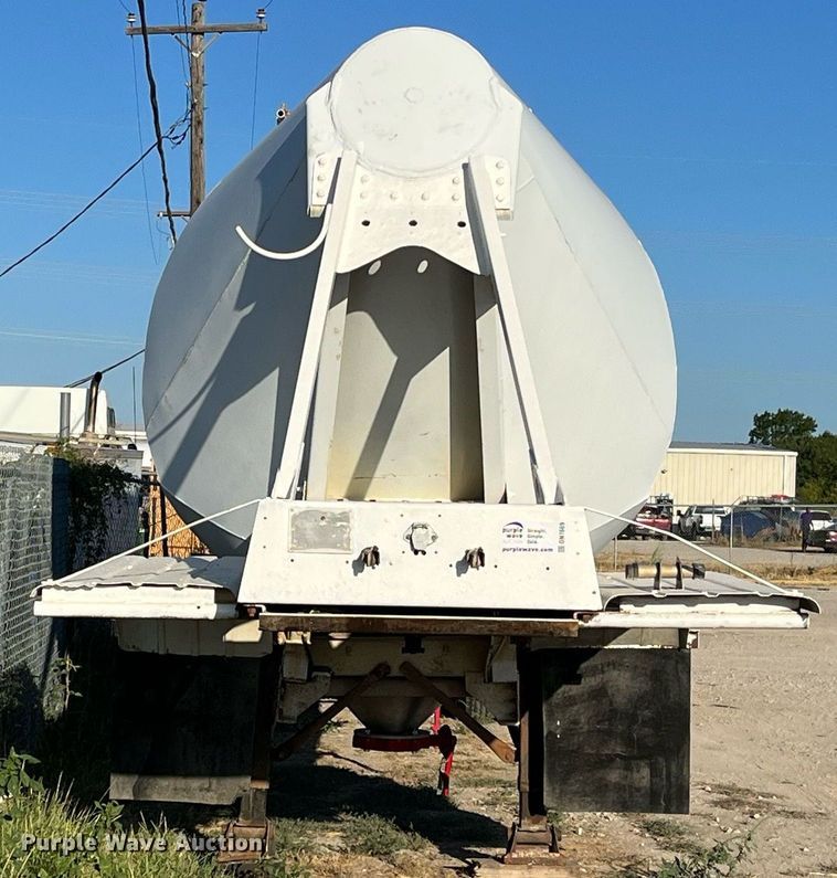 image for item DN7671 1976 Freuhauf  pneumatic dry bulk trailer