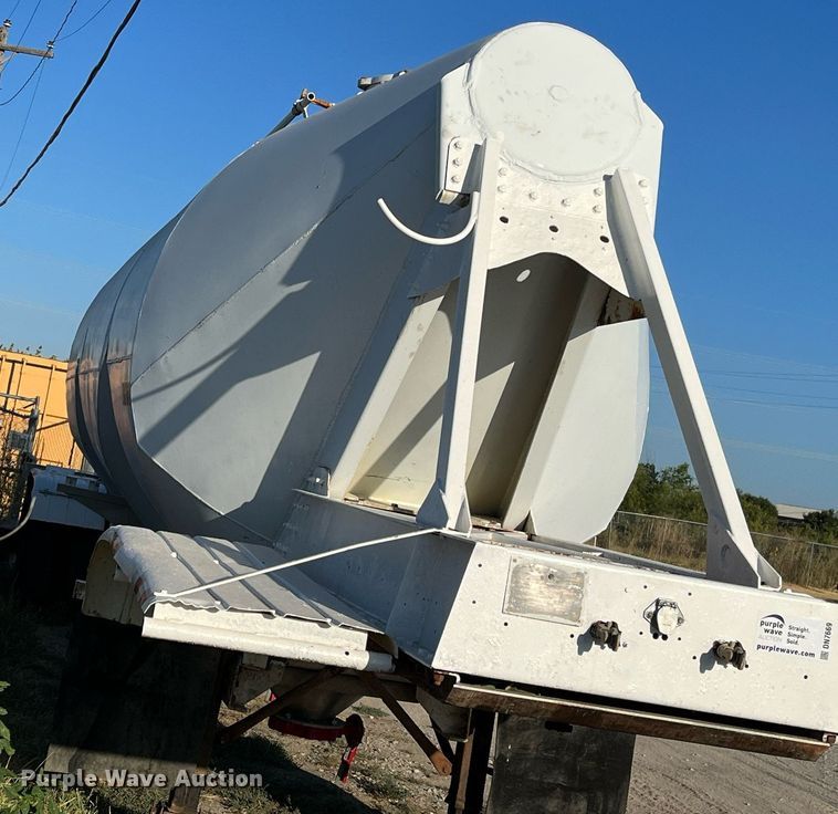 image for item DN7671 1976 Freuhauf  pneumatic dry bulk trailer