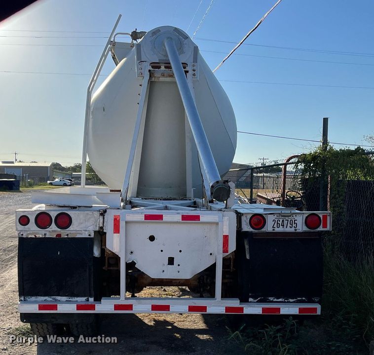 image for item DN7671 1976 Freuhauf  pneumatic dry bulk trailer