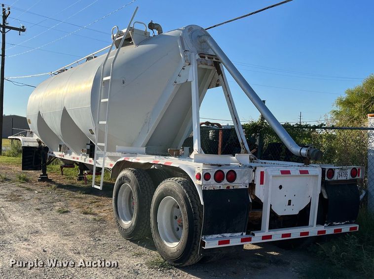 image for item DN7671 1976 Freuhauf  pneumatic dry bulk trailer