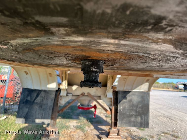 image for item DN7671 1976 Freuhauf  pneumatic dry bulk trailer