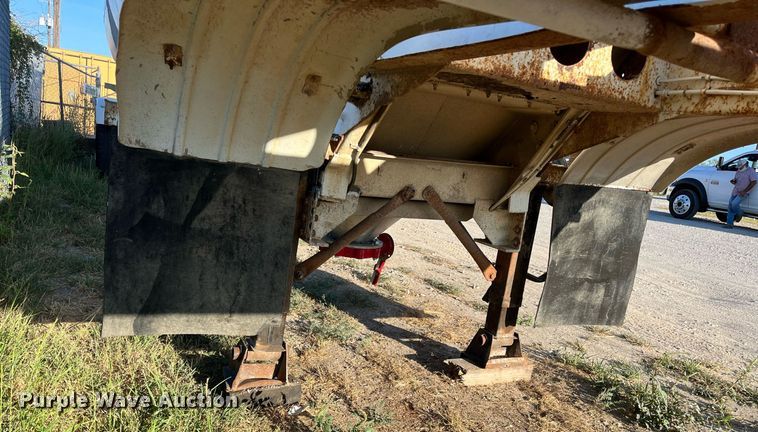 image for item DN7671 1976 Freuhauf  pneumatic dry bulk trailer