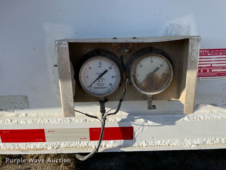 image for item DN7671 1976 Freuhauf  pneumatic dry bulk trailer