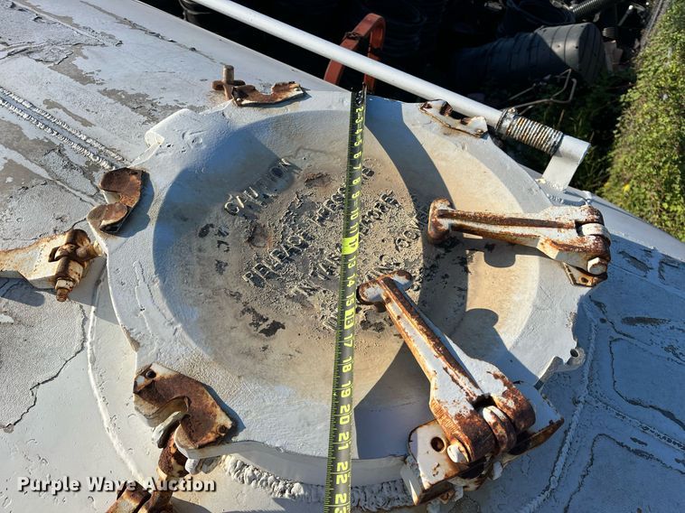 image for item DN7671 1976 Freuhauf  pneumatic dry bulk trailer