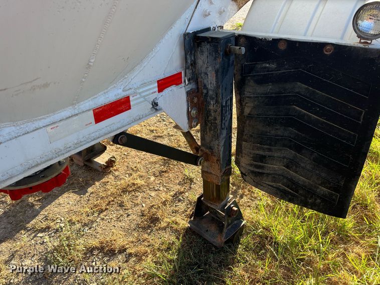 image for item DN7671 1976 Freuhauf  pneumatic dry bulk trailer